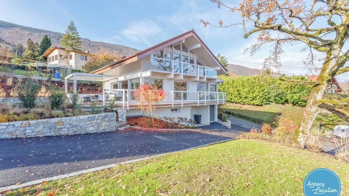 Sevrier House | Les Terrasses de la Tournette - lake and mountain view.