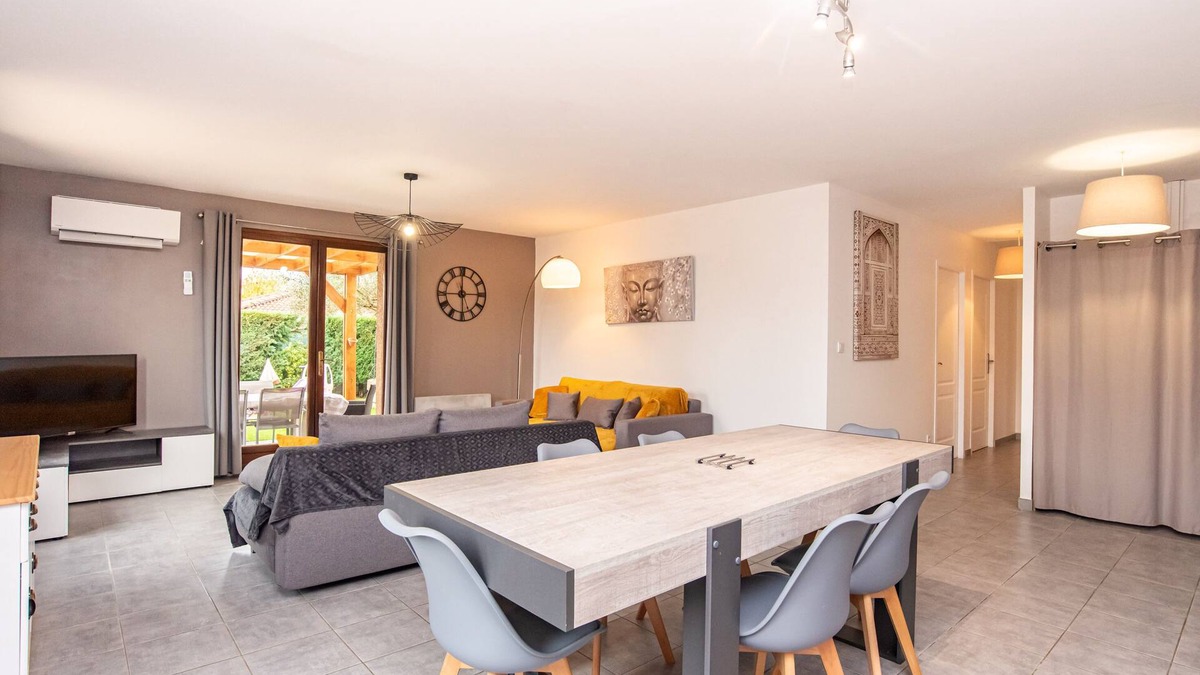 Bruguieres House | Les Tournesols Belle Maison parking 3 beds 160x200 1 bed 190 x 80 wifi, air conditioning