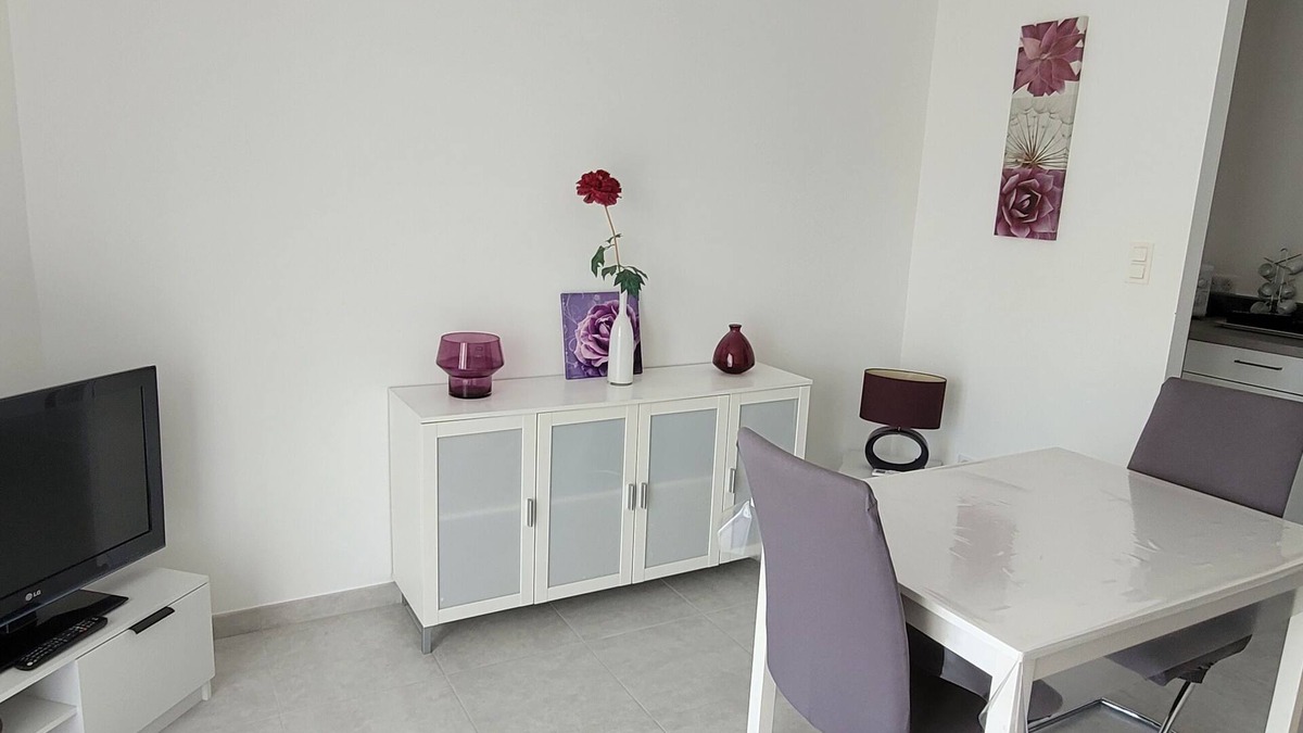 Saint-Martin-d'Ardeche Apartment | LES VIGNES Apartment at the gateway to the Ardèche Gorges. River 50 metres away