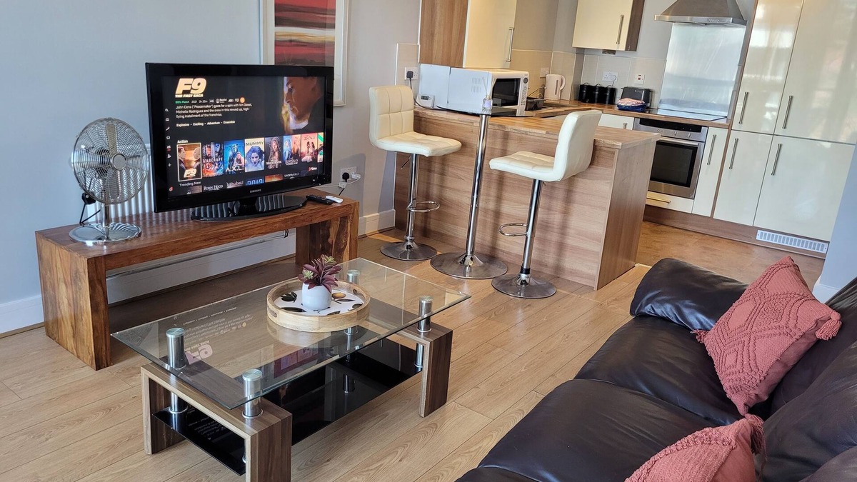 Chelmsford Apartment | Lesley Court- A spacious 2 bedroom apartment near Chelmsford Centre/Station