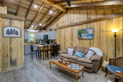 Greers Ferry House | Less Than 1 Mi to Devils Fork Recreation Area Cozy Cabin!