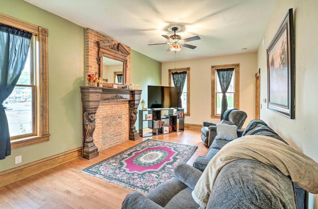 Dubuque House | Less Than 1 Mi to Downtown Historic Dubuque Gem!