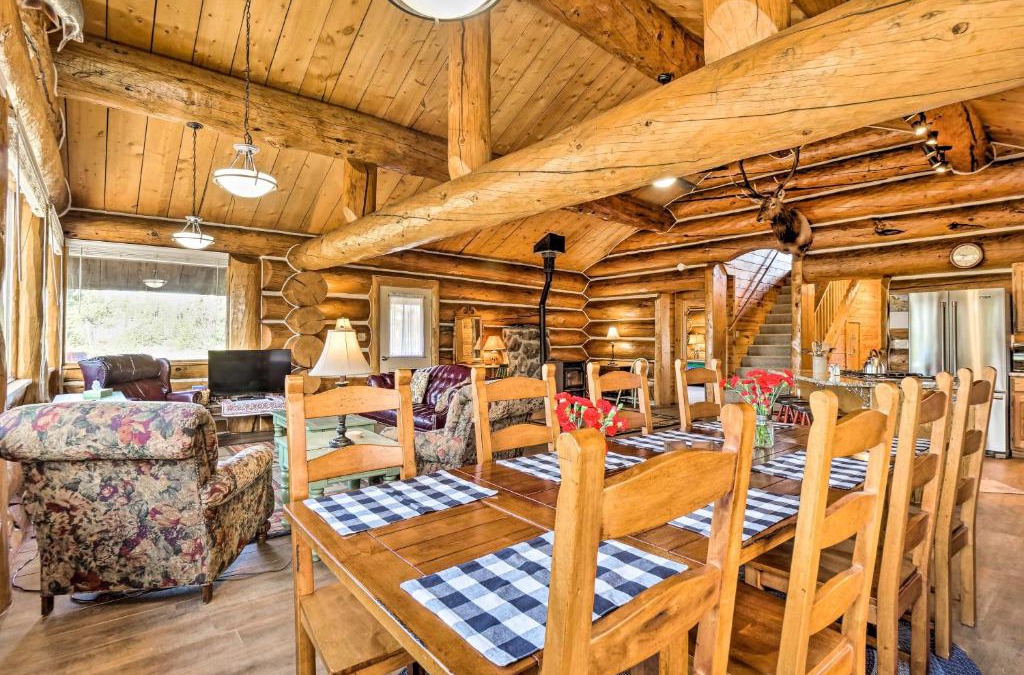 Grand Lake House | Less Than 1 Mi to Lake Granby Log Cabin with Fire Pit