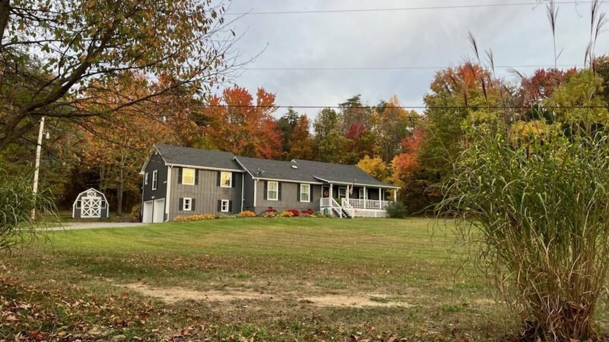 Luray House | Less than10 miles from Shenandoah National Park, Luray Caverns & Wedding Venues