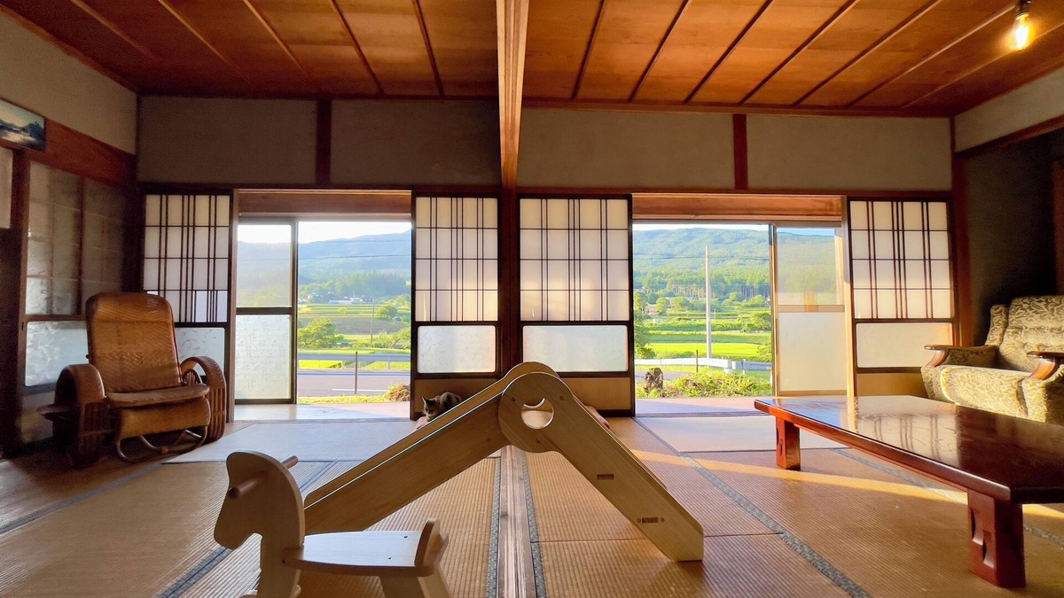 Ena Bed & Breakfast | Let's do "nothing" in a peaceful mountain setting [with empanada specialty store].