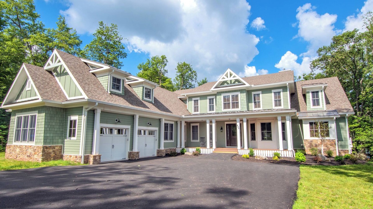 Waterfront Greens House | Let the Good Times Roll | Lakefront + Indoor Pool, Hot Tubs & Fire Pit!