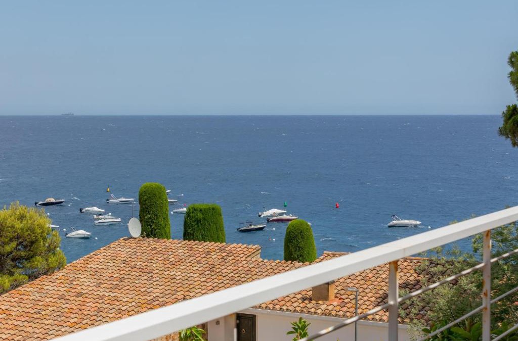 Salionc Apartment | LETS HOLIDAYS Apartment with sea views in cala salions