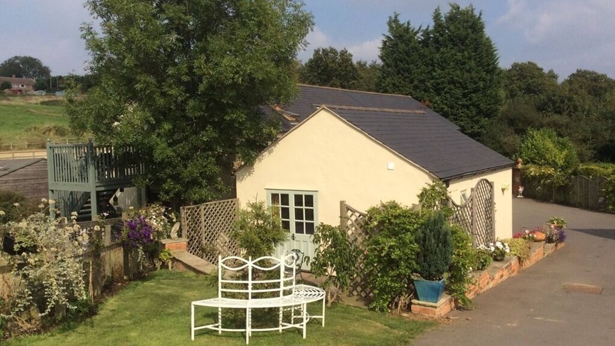 Manton Bed & Breakfast | Lettuce Lodge at Broccoli Bottom