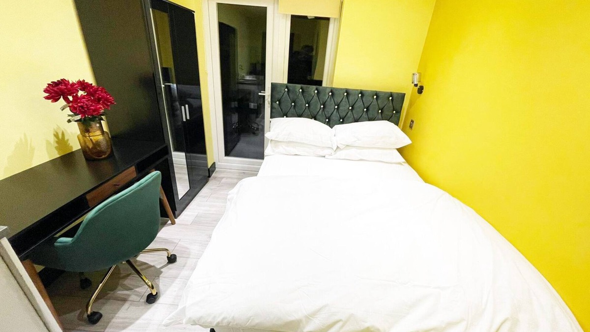 Headstone North Apartment | Letzi private en-suite, North Harrow.