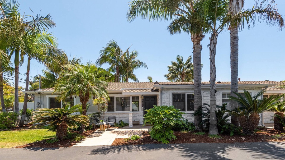 Leucadia House | Leucadia "Moonlight" Bungalow ~ walk everywhere with beach gear!