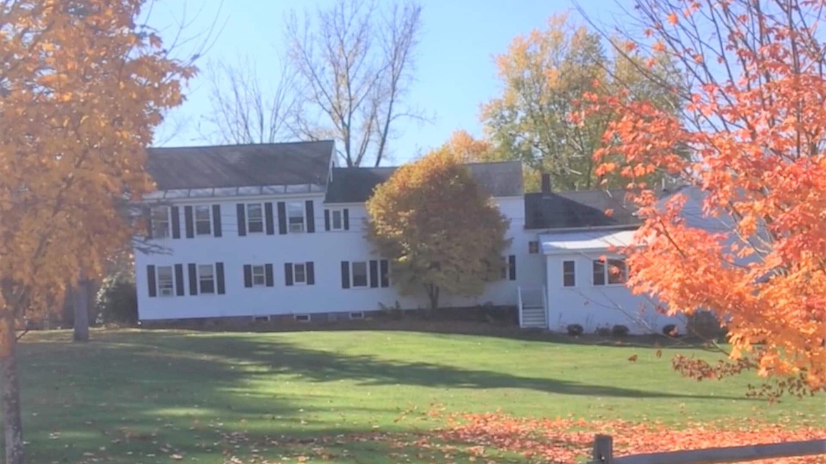 Walpole House | Lg/Charming Updated Farmhouse Historic Picturesque Walpole NH/VT Border sleeps 9