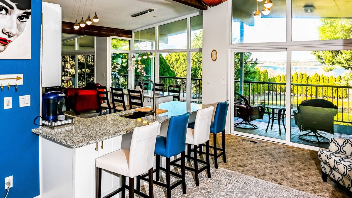 Tri-Cities House | Lg House w beautiful River View 2 stories, 5bd3bth