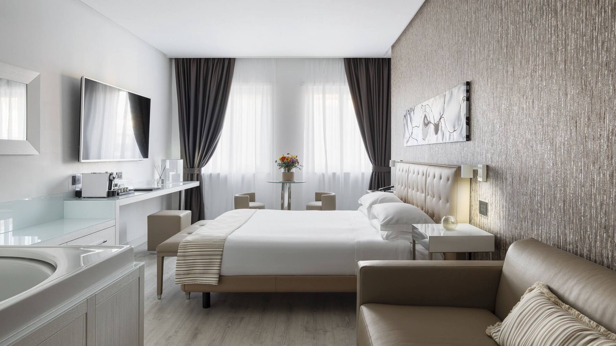 Fuorigrotta Hotel | LHP Napoli Palace & spa