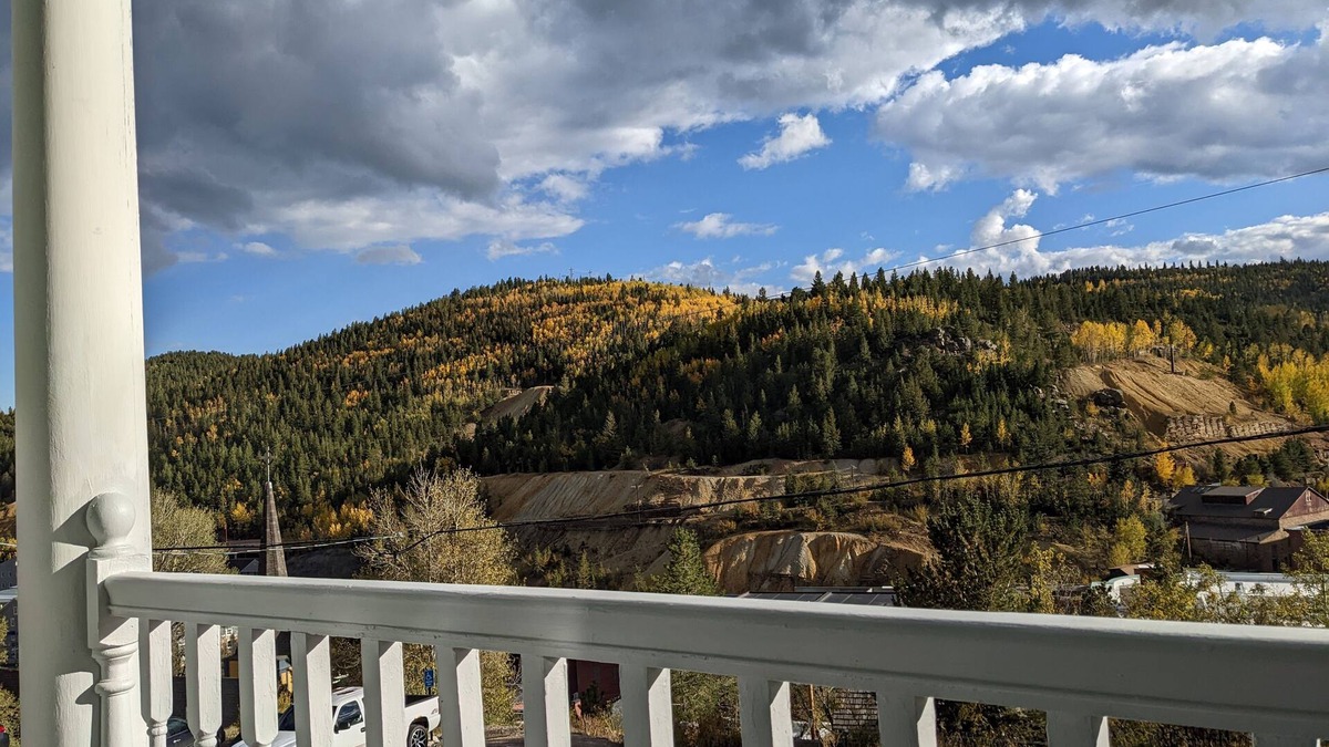Central City Cottage | LI'L MOUNTAIN RETREAT BY HISTORIC DISTRICT, NEAR HOT SPRINGS and SKI RESORTS