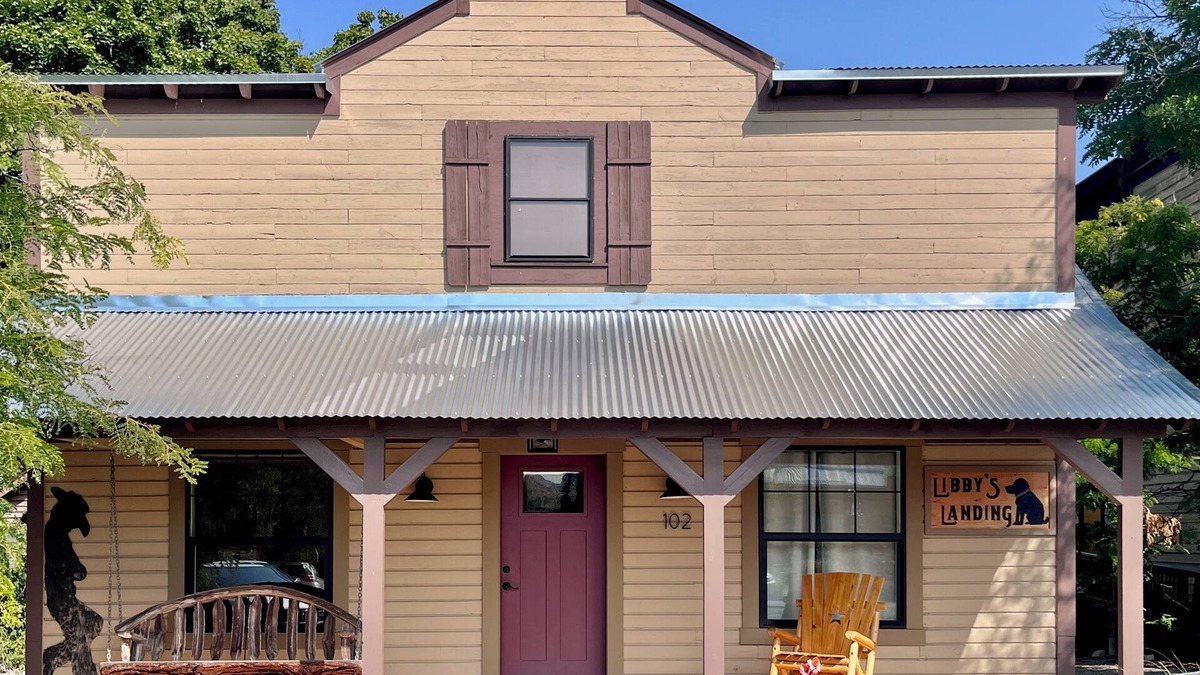 Winthrop House | Libby's Landing-Riverfront, Dog Friendly in Downtown Winthrop!
