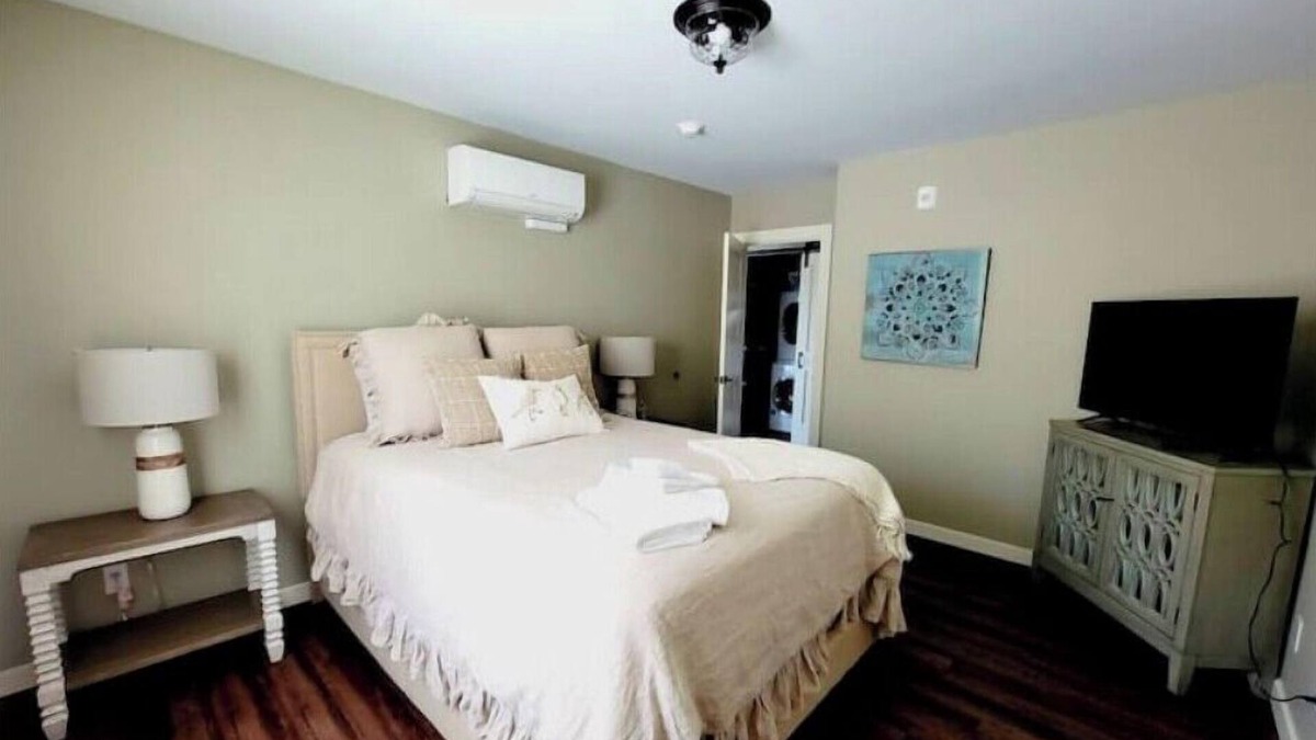 Poulsbo Apartment | Liberty Bay Loft, Water views!n