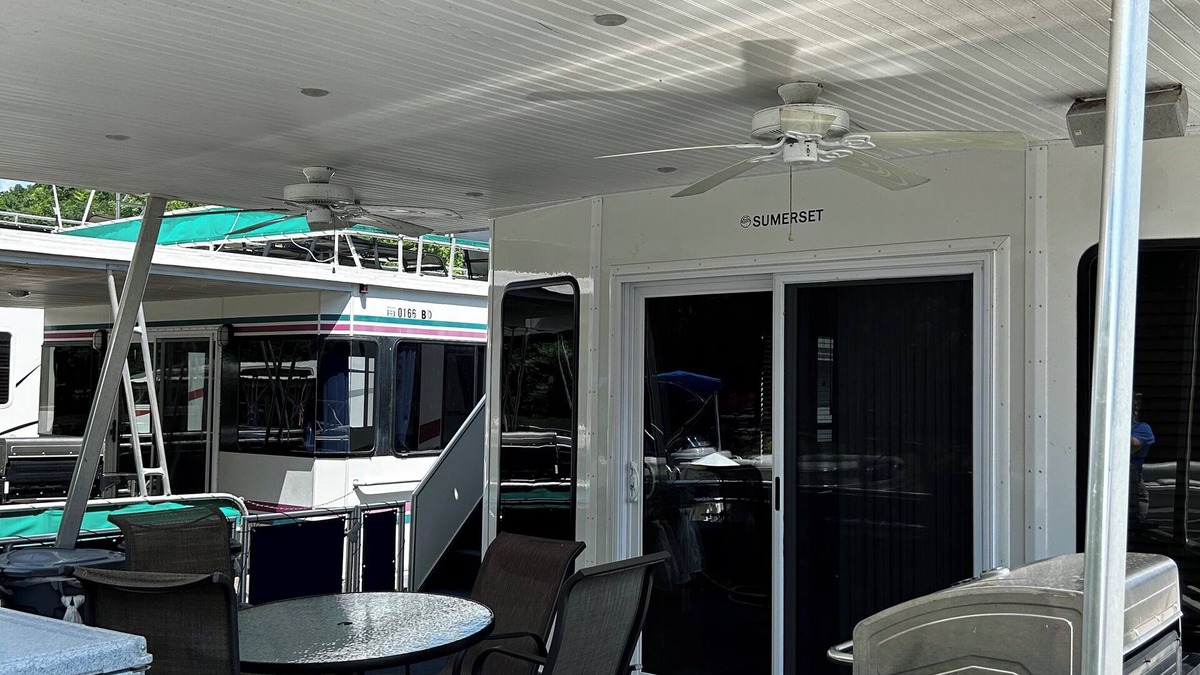 Byrdstown Boat Rental | Liberty is a 6 bedroom houseboat on the Water at Dale Hollow Lake!
