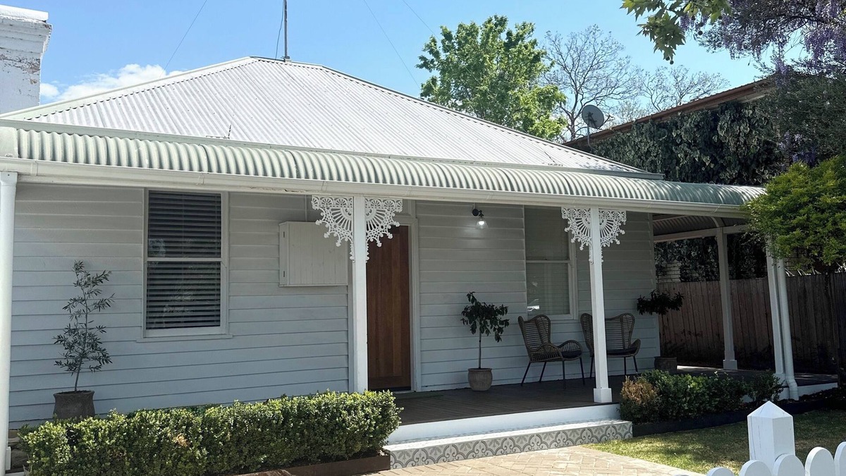 Inverell Cottage | Liberty on Brae, the perfect little cottage stay.