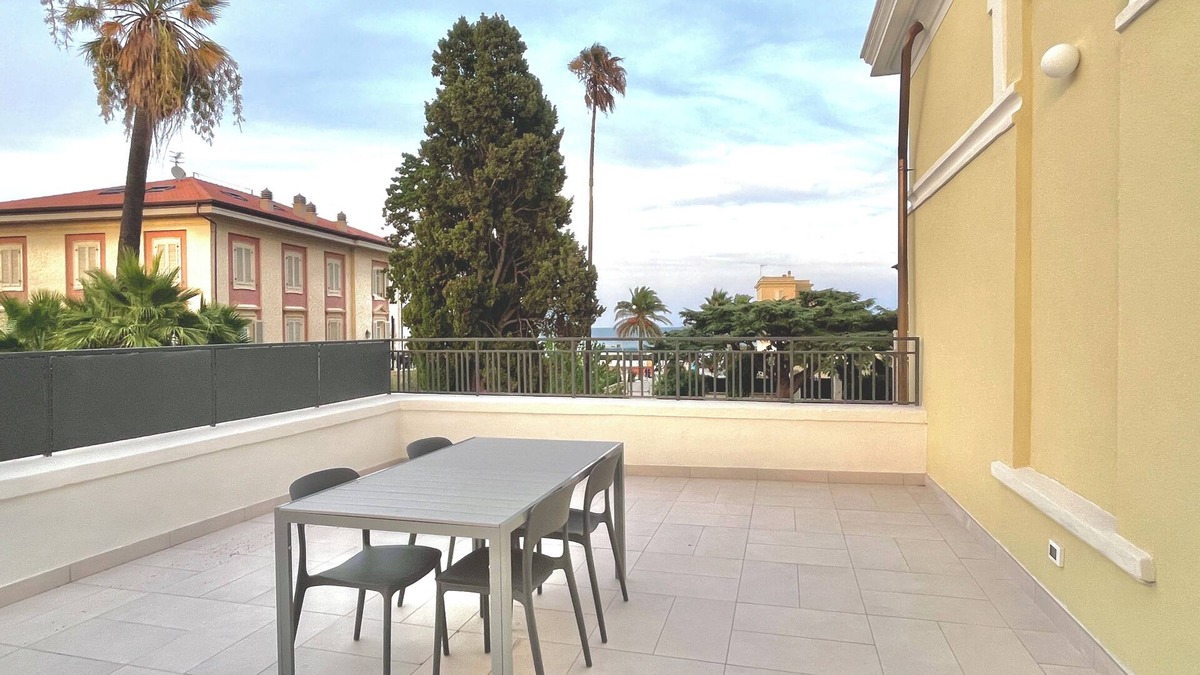 Grottammare Villa | Liberty villa completely renovated waterfront center