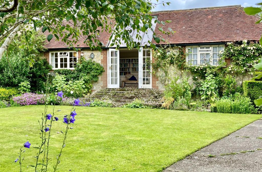 Pulborough House | Library Cottage by inspirestays-com
