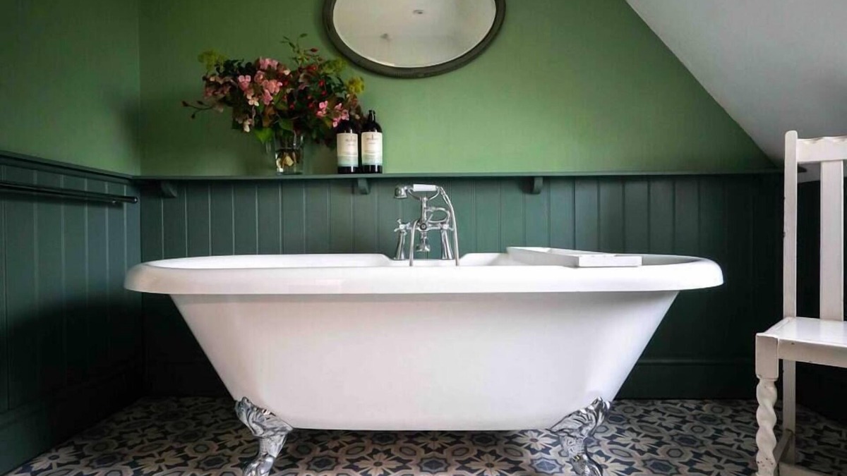 Scunthorpe Other | Library Suite: Sleeps 4