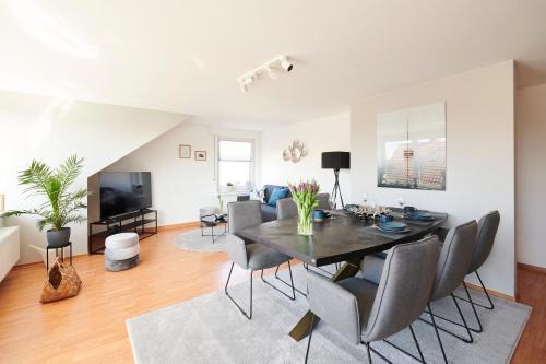 Kernstadt Apartment | Lichtdurchflutende Wohnoase-Stilvoll-ruhig-Parkplatz-Self Check-Langzeit-5 Personen