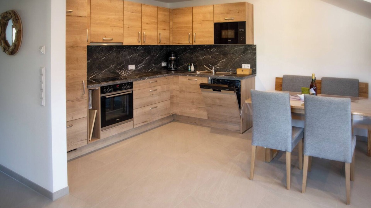 Konigheim Apartment | Lichtdurchflutete Ferienwohnung mit Kostenfreiem Wlan