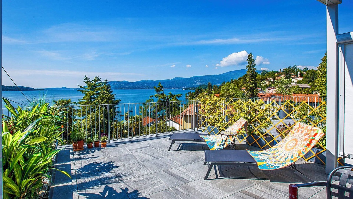 Ghiffa Apartment | Lichtdurchflutetes Loft mit Großer Sonnenterrasse und Traumhafter Seesicht