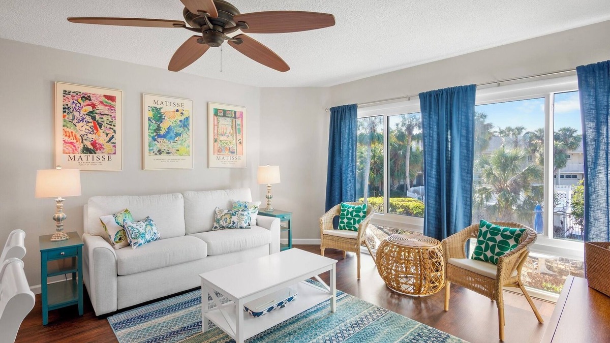 Saint Armands Key Condo | Lido Beach Retreat - Book your romantic escape today!