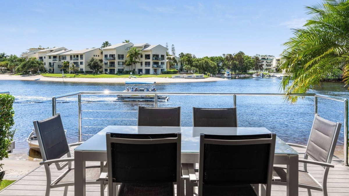 Noosaville Apartment | Life doesn't get Much Better at this Noosa River Front Townhouse