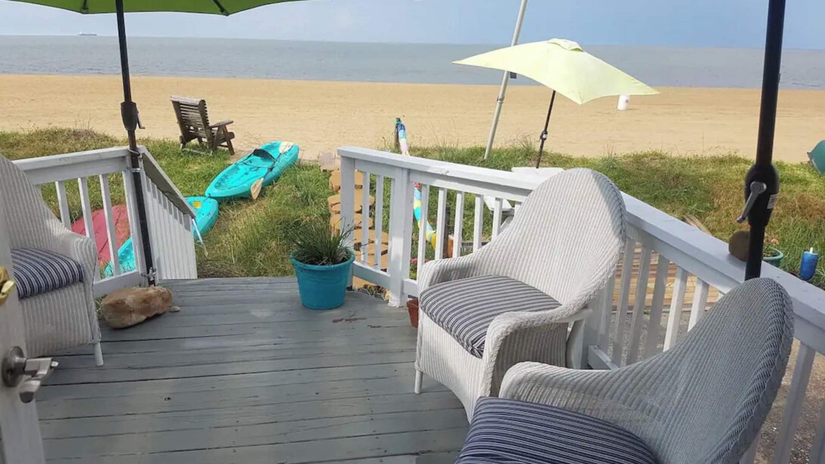 Norfolk House | LIFE ON A SANDBAR! Stay in the Pink House