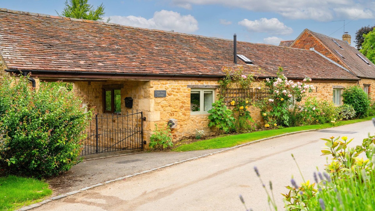 Ilmington Cottage | Light and airy dog friendly barn conversion - Cider Press Cottage