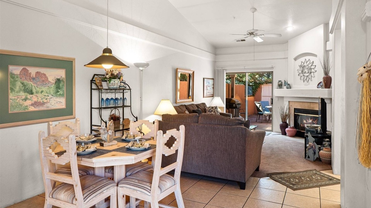 Nepenthe House | Light, Bright, Stylish little Condo with a great layout! Columbine - S086