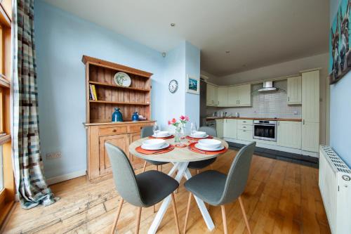Baldoyle Apartment | Light Filled 2BD Home with Sea Views Baldoyle