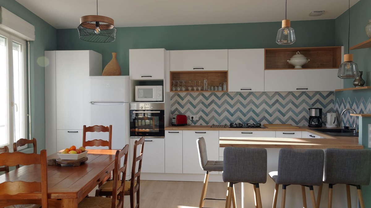 Aigues-Mortes Apartment | Light-filled apartment with breathtaking views.