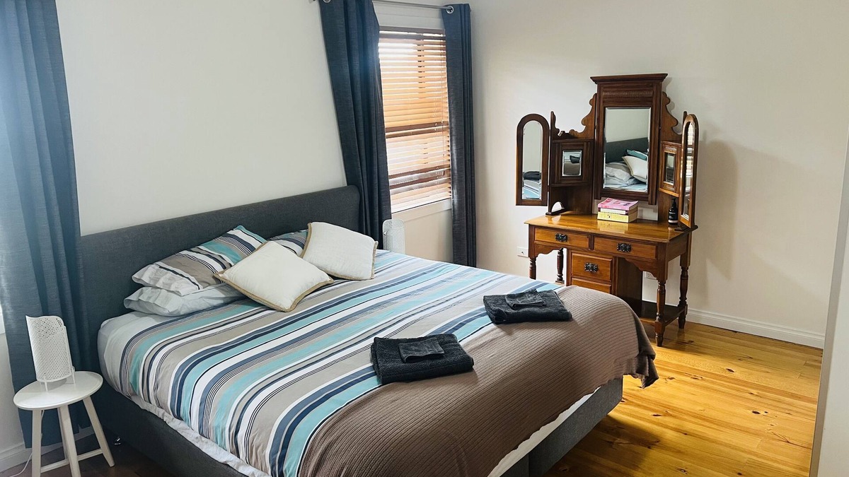 Mount Gambier House | Light-filled comfortable 3 B/R 2 bathroom family home. Dogs by negotiation .