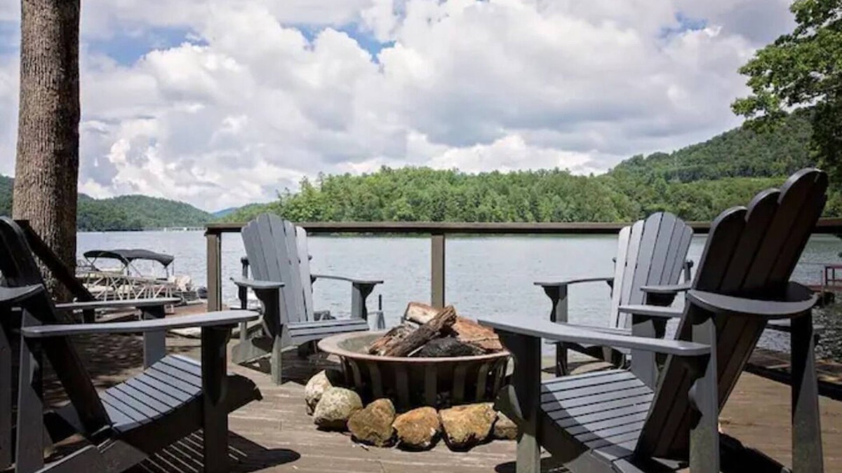 Santeetlah House | Light-filled custom Lake Front Home! GREAT FALL DATES AVAILABLE!