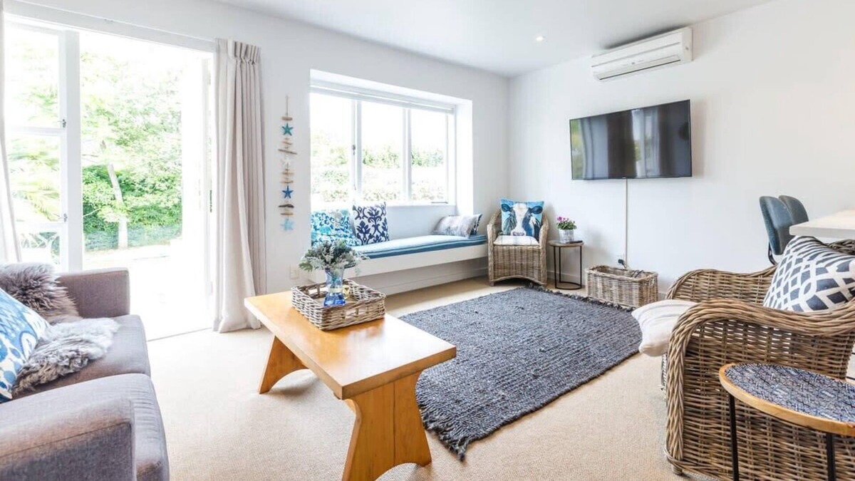 Remuera House | Light-filled Newly Renovated 3 Bedroom Villa in Remuera