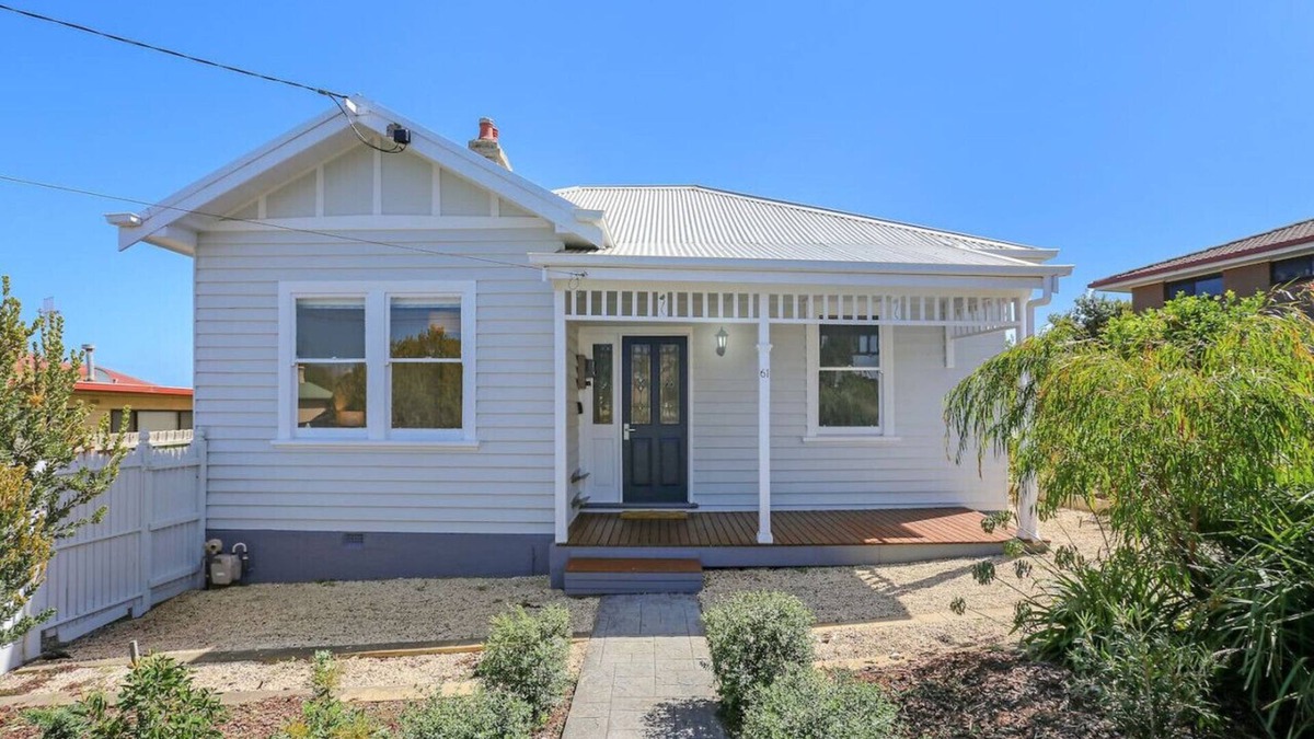 Warrnambool House | Light filled period home in beach suburb