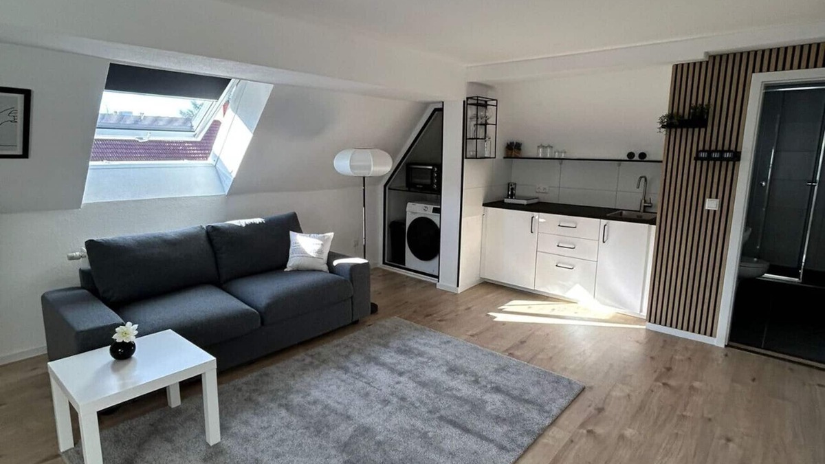 Alt-Muhlburg Apartment | Light-filled top-floor studio in Karlsruhe-Mühlburg - APOLONIAliving