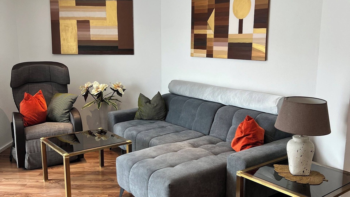 Rottendorf Apartment | Light-flooded maisonette with balcony in the suburbs of the wine metropolis of Würzburg