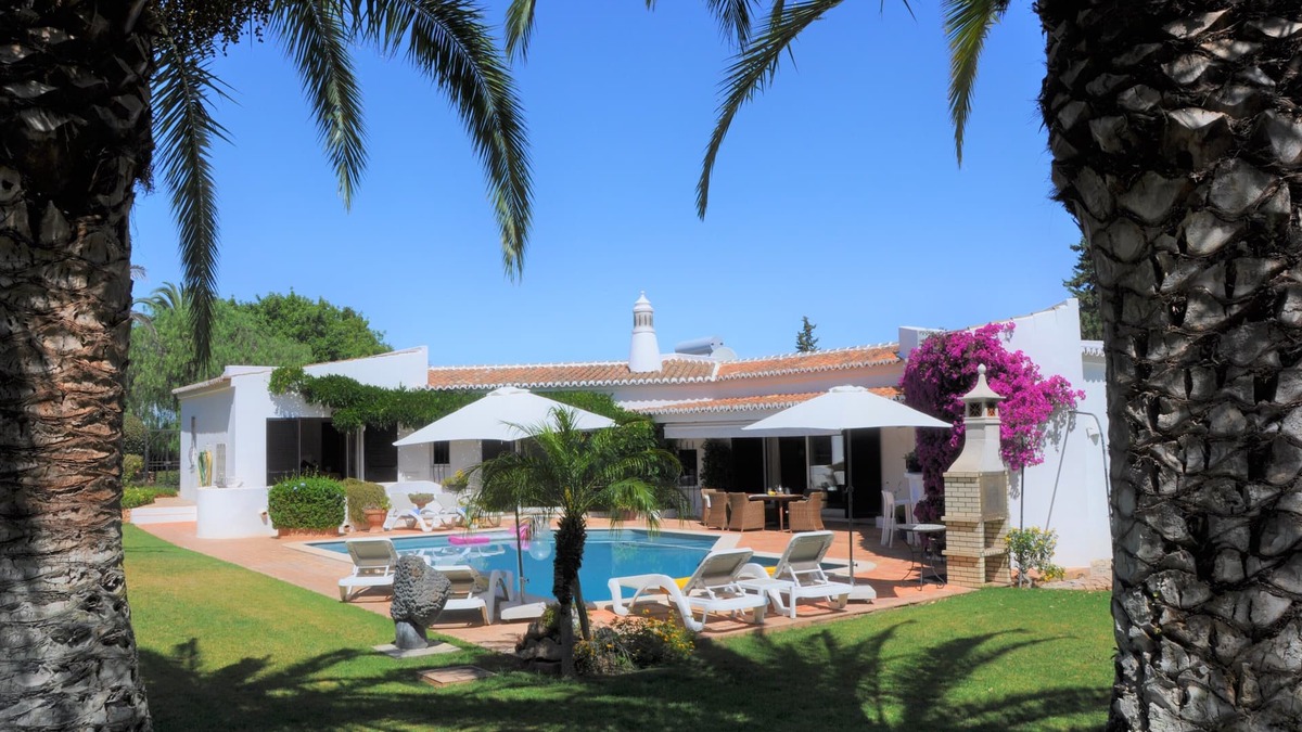 Alcalar Villa | Light-flooded private villa in Portuguese style with a large pool