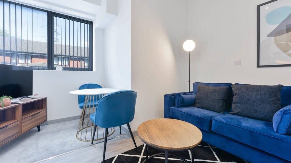Brierley Hill Apartment | Light & Modern 1 Bed Budget Apartment Dudley