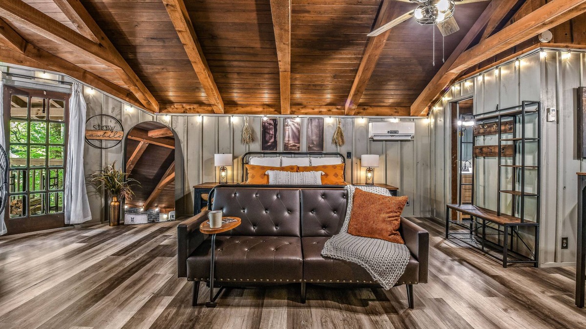 Townsend Cabin | Light'n Bug Bungalow 1 Bedroom Cabin by RedAwning