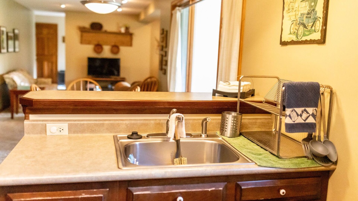 Prior Lake House | Light Spacious 2BD/1BA Private Destination Getaway