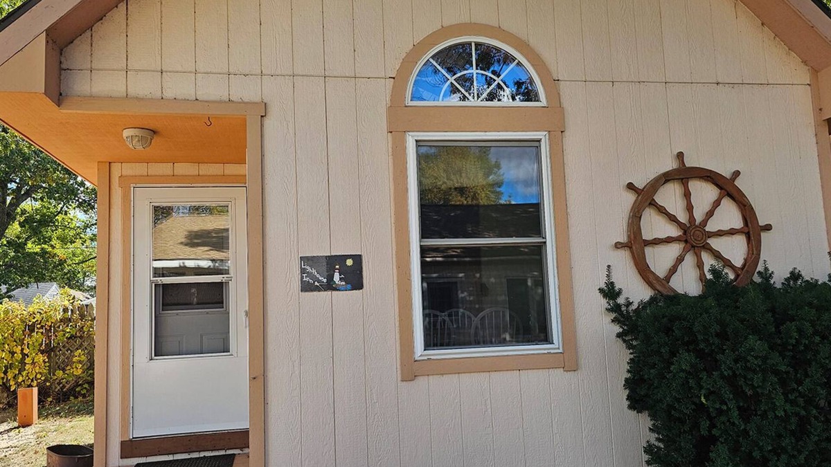 Oscoda Cabin | Lighthouse Inn Cottage, Lighthouse Cottage Comfortable