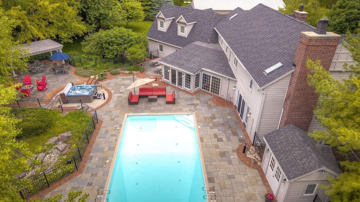 Saukville House | Lighthouse | 9BR Resort · Pool · Arcade · Hot Tub