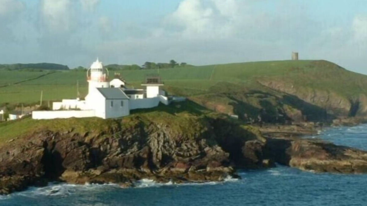 Trabolgan Cottage | Lighthouse Cottage with spectacular views!
