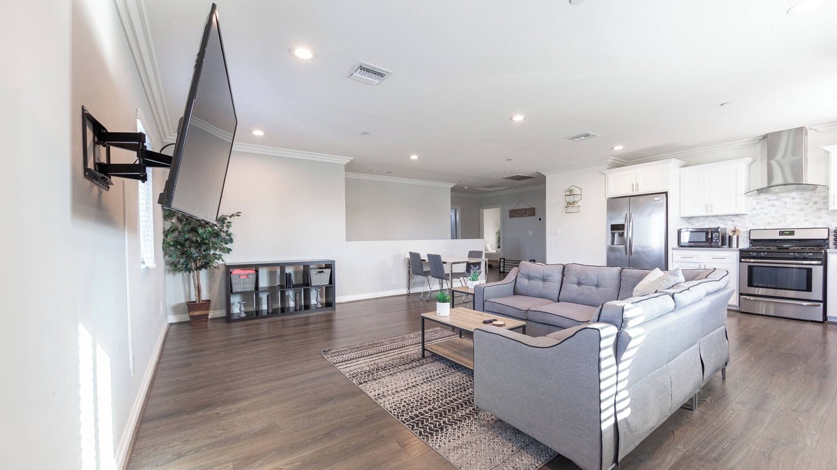 View Park-Windsor Hills House | Lightning Wi-Fi+Memory Foam Beds-WFH & Relax in LA