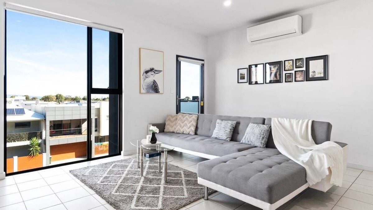 Lightsview Apartment | Lightview Oasis- Modern 2BR Apt- WiFi & Parking